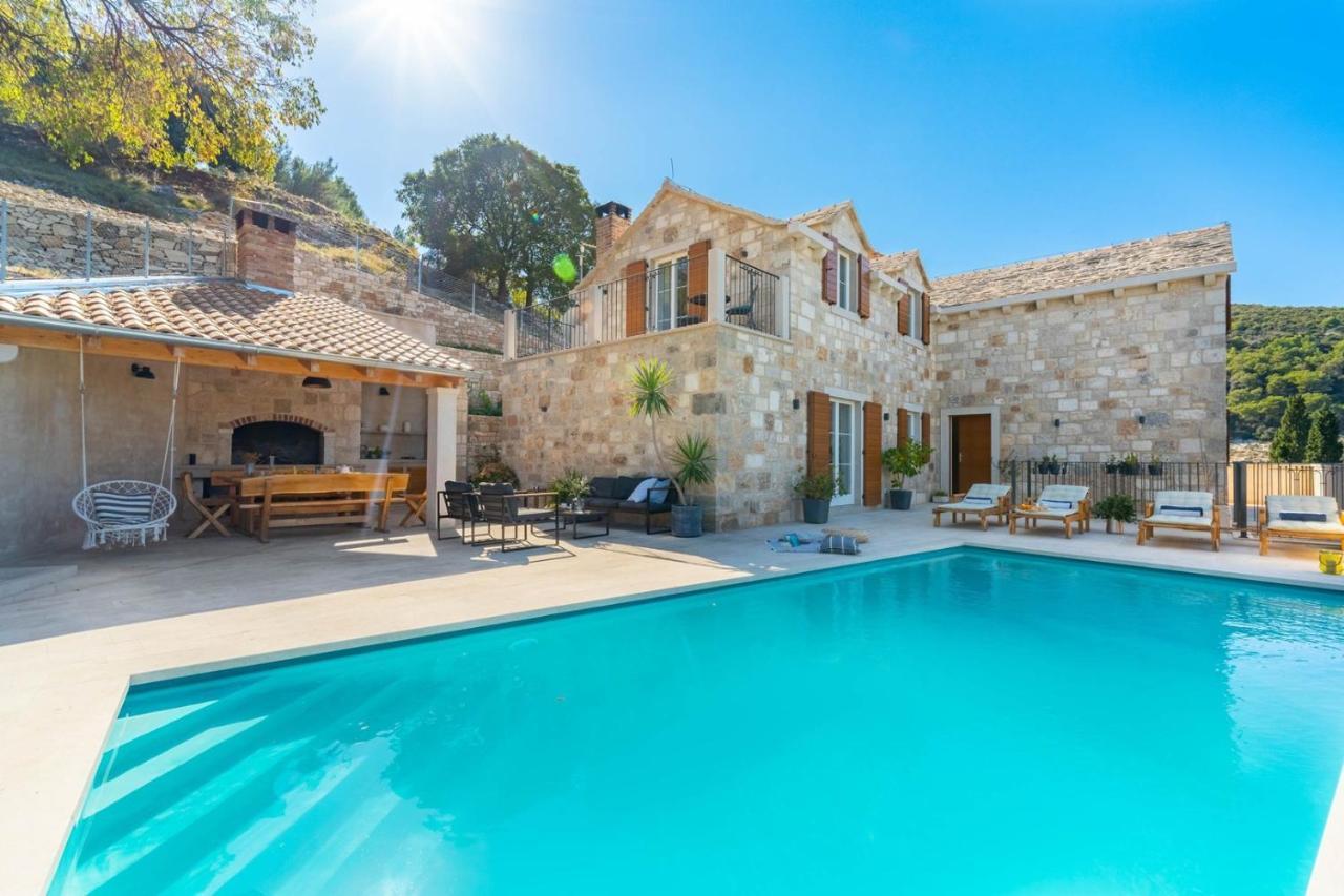 New Villa Ani! Traditional And Luxurious 4-Bedroom Villa With Heated Pool And Sea Views Postira Luaran gambar