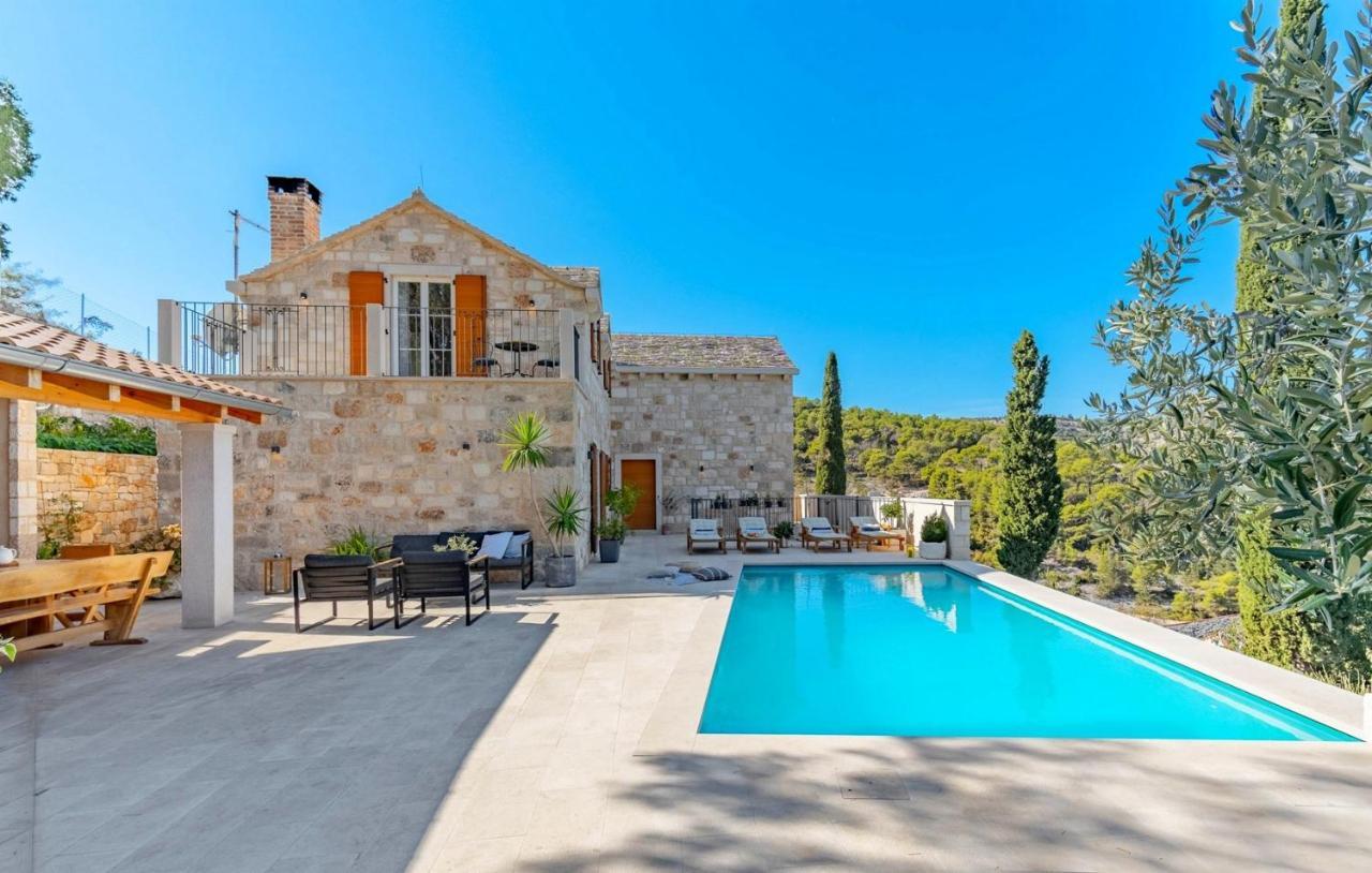 New Villa Ani! Traditional And Luxurious 4-Bedroom Villa With Heated Pool And Sea Views Postira Luaran gambar