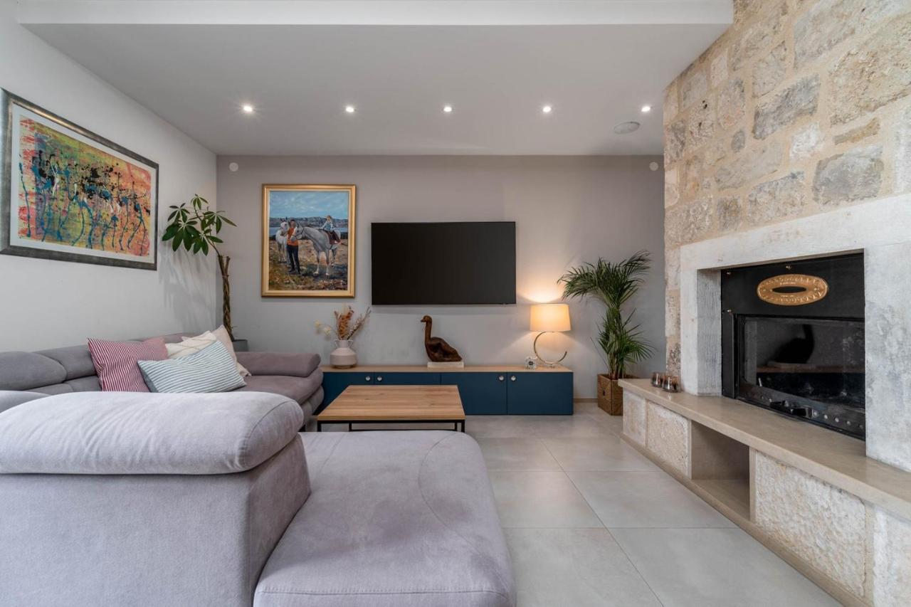 New Villa Ani! Traditional And Luxurious 4-Bedroom Villa With Heated Pool And Sea Views Postira Luaran gambar