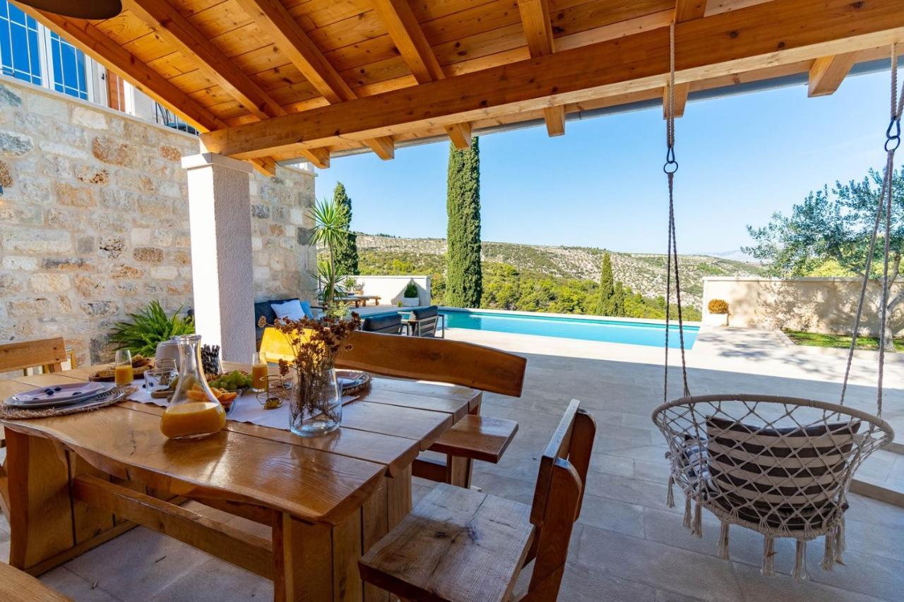 New Villa Ani! Traditional And Luxurious 4-Bedroom Villa With Heated Pool And Sea Views Postira Luaran gambar