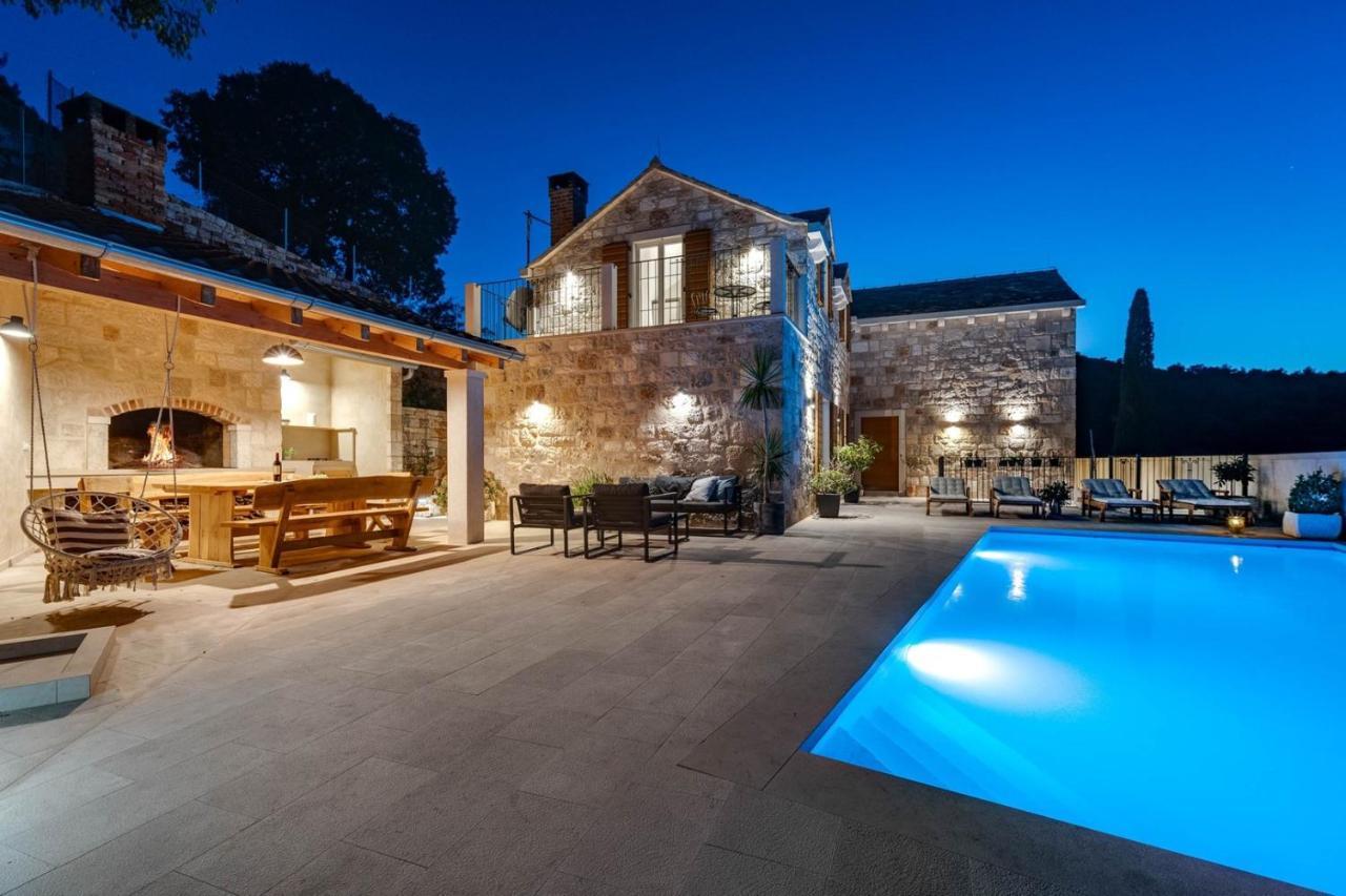 New Villa Ani! Traditional And Luxurious 4-Bedroom Villa With Heated Pool And Sea Views Postira Luaran gambar