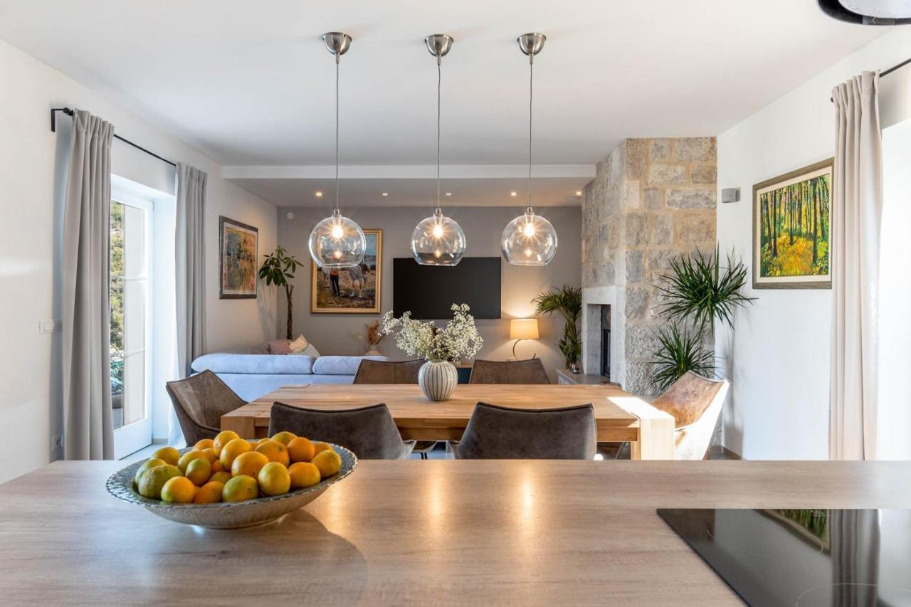 New Villa Ani! Traditional And Luxurious 4-Bedroom Villa With Heated Pool And Sea Views Postira Luaran gambar