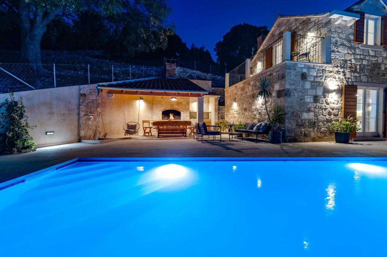 New Villa Ani! Traditional And Luxurious 4-Bedroom Villa With Heated Pool And Sea Views Postira Luaran gambar